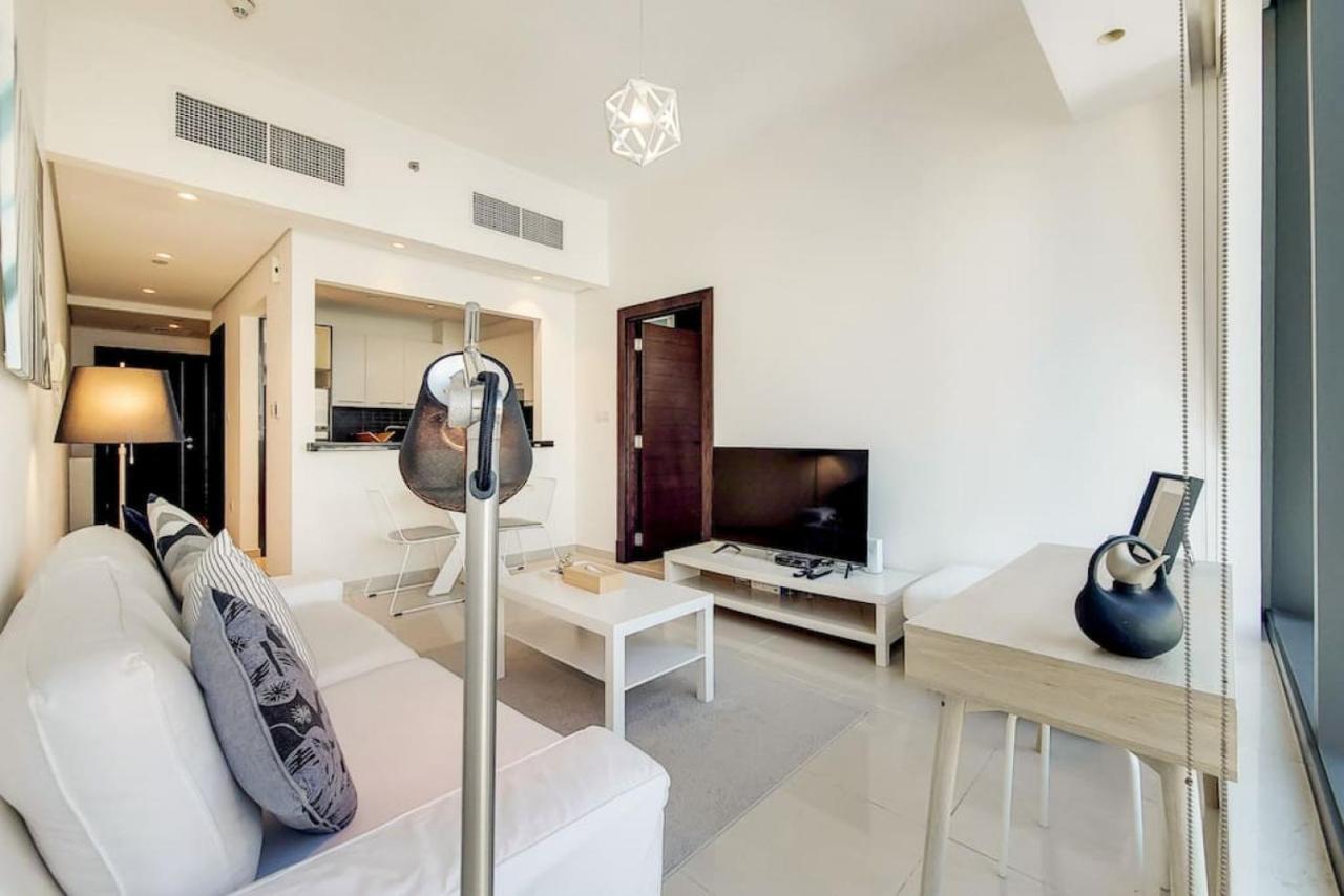Silverene Tower B, Marina - Glamorous One Bedroom *
