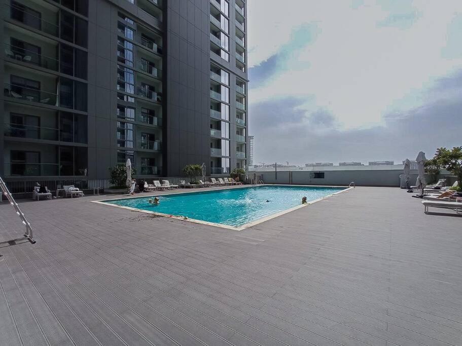 Intimate With Scenic View Of Creek Dubai