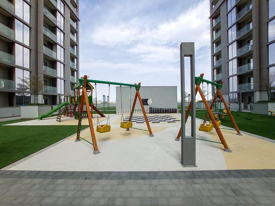 Intimate With Scenic View Of Creek Dubai