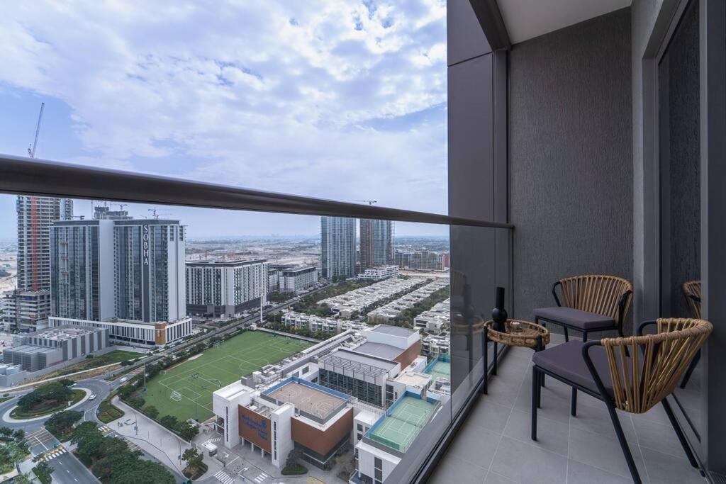 Intimate With Scenic View Of Creek Dubai