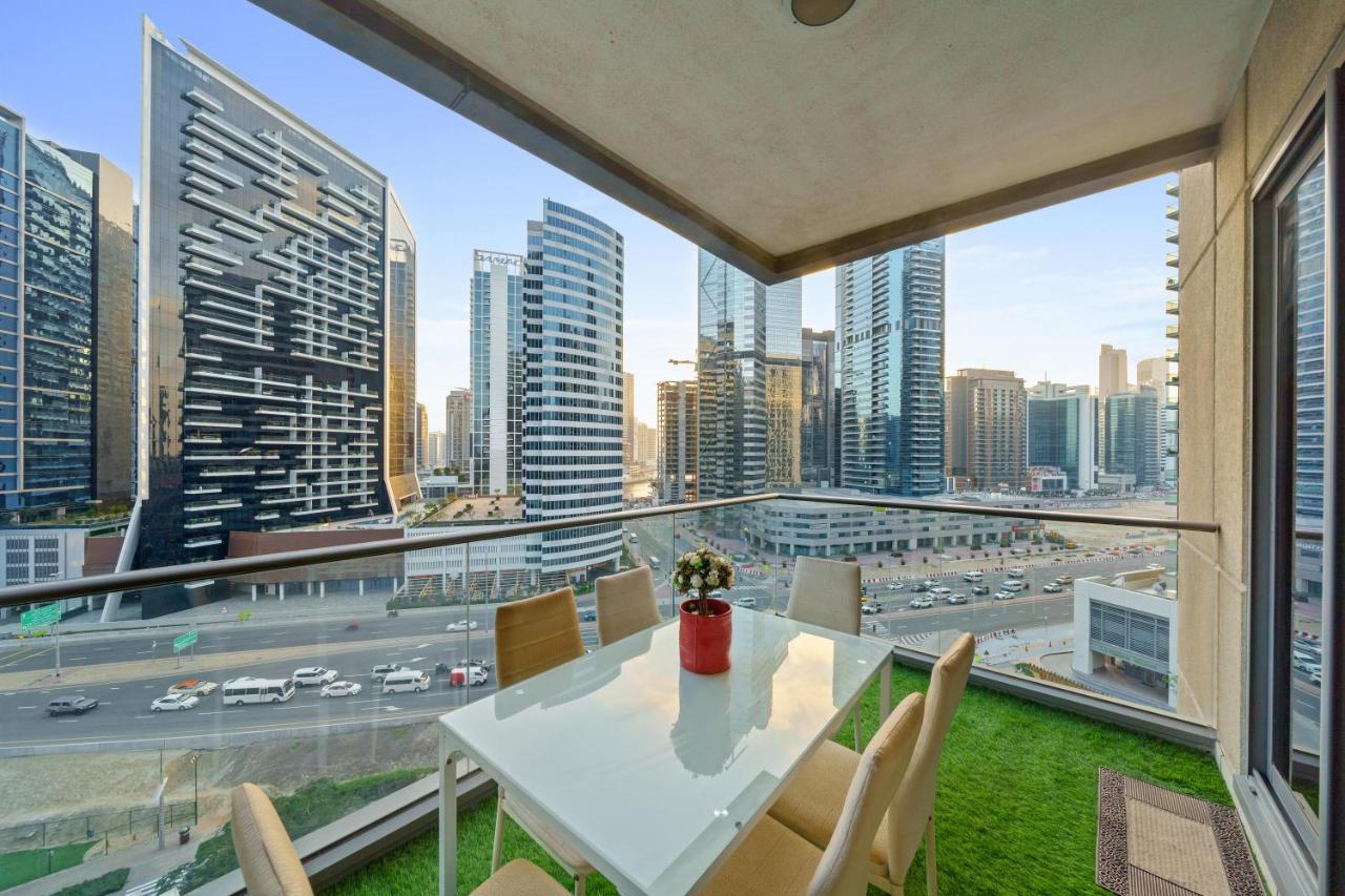 Contemporary & Roomy 2br With Burj Khalifa View