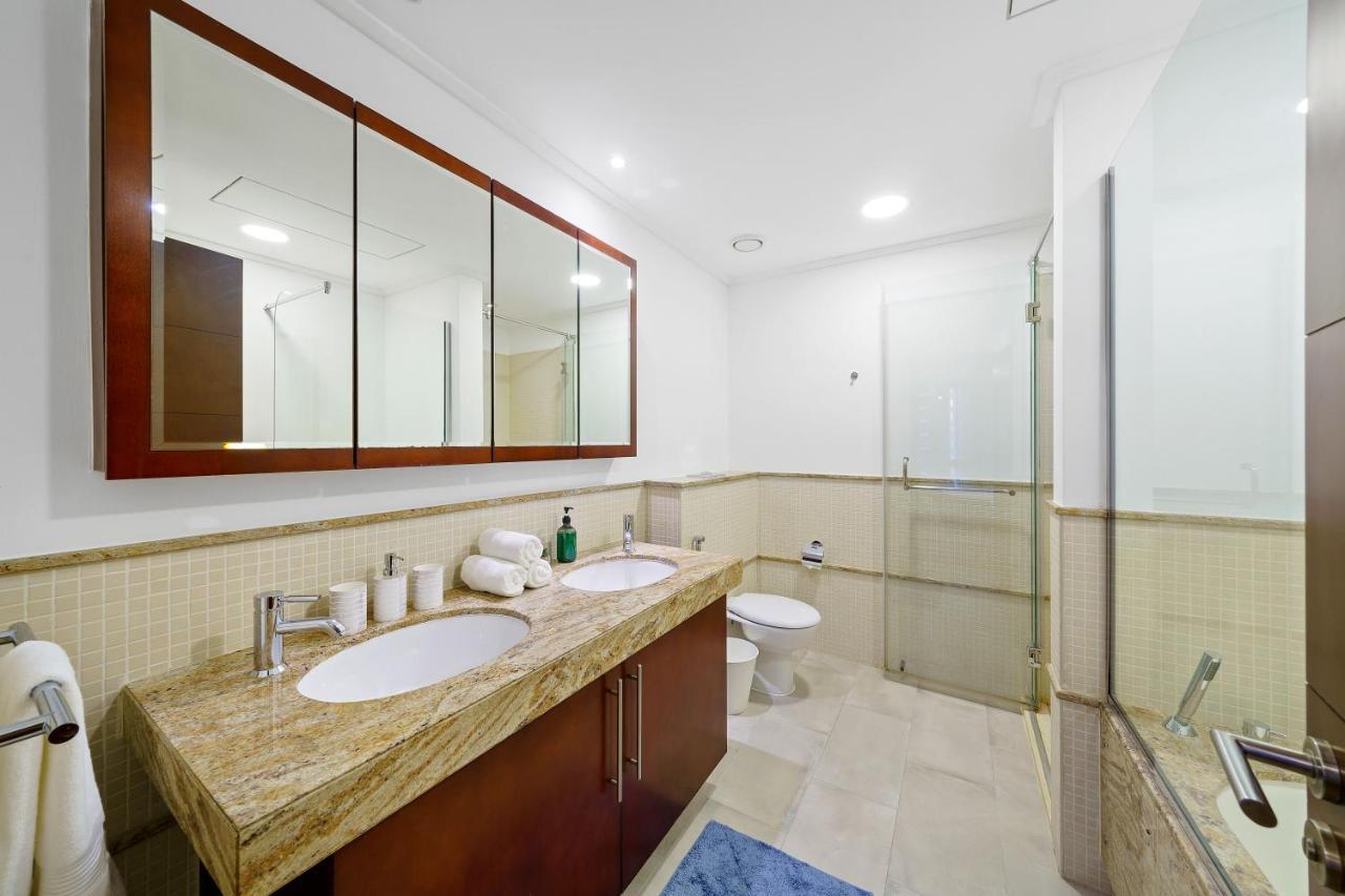 Contemporary & Roomy 2br With Burj Khalifa View Apartment *