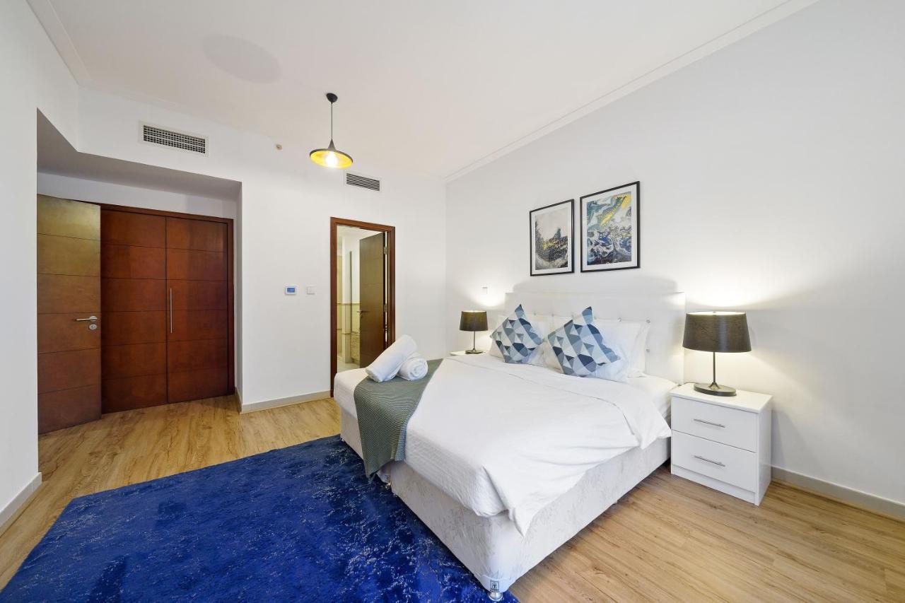 Contemporary & Roomy 2br With Burj Khalifa View Apartment *