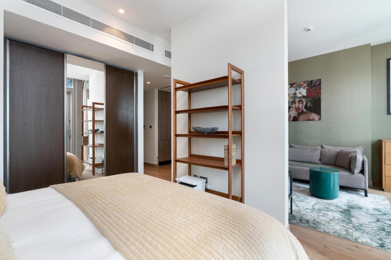 Vacay Lettings - In Marina Gate Living *
