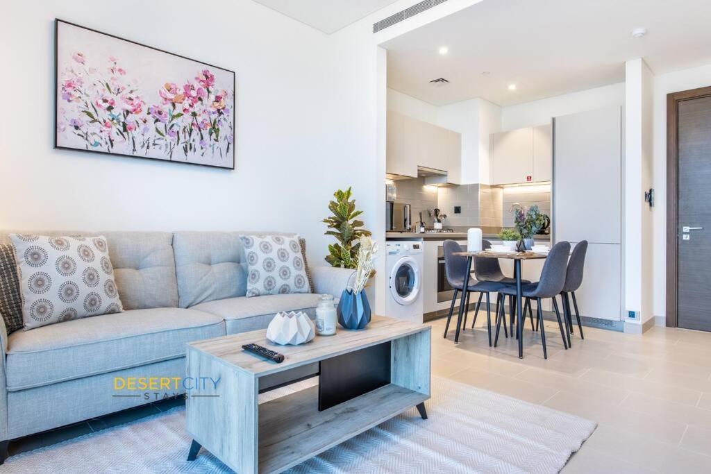 One Bed With Creek Views, Hosted By Desert Apartment *