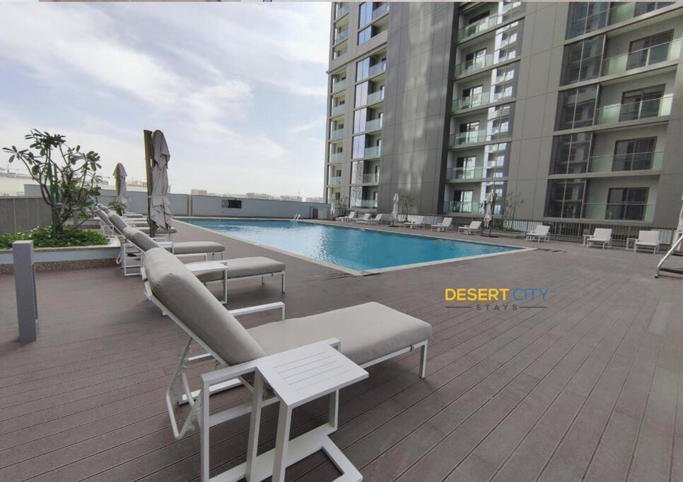 One Bed With Creek Views, Hosted By Desert Apartment