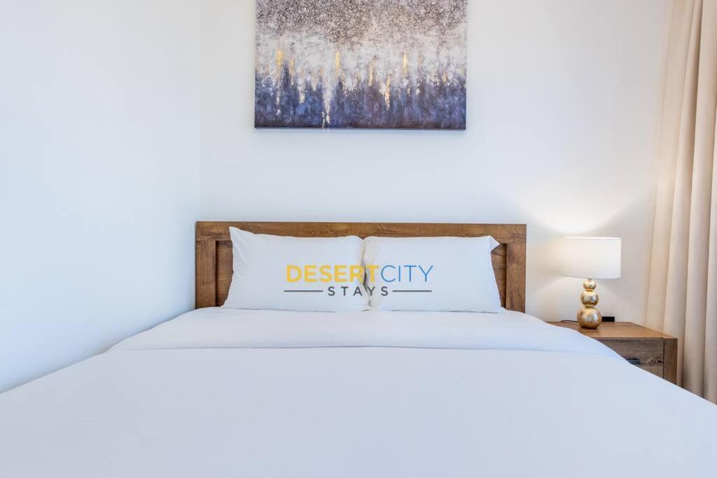 One Bed With Creek Views, Hosted By Desert Apartment