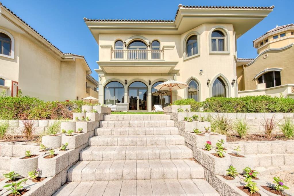 Sol Living - Chic 5br Garden W/pool & Beach In Palm Jumeirah *