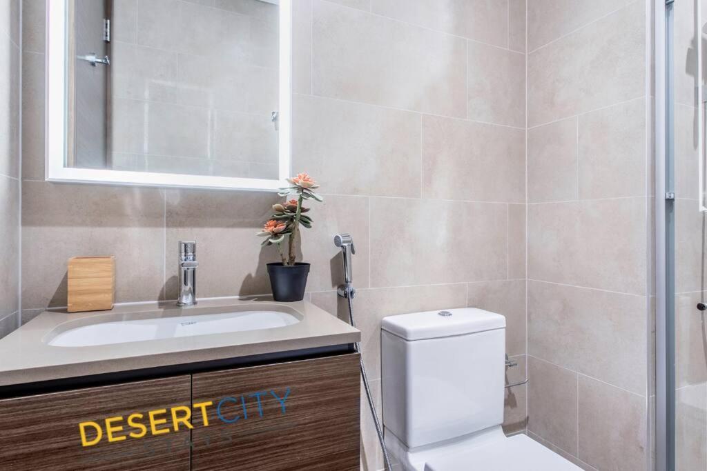 Apartment One Bed With Creek Views, Hosted By Desert *