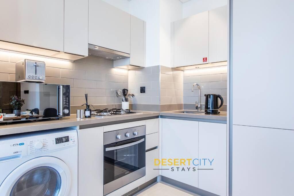One Bed With Creek Views, Hosted By Desert Dubai