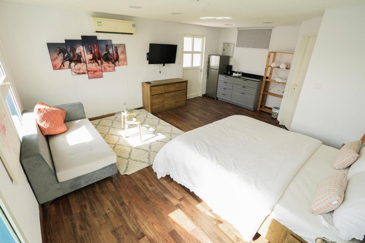 Al Jumooh Farmhouse Farm stay *
