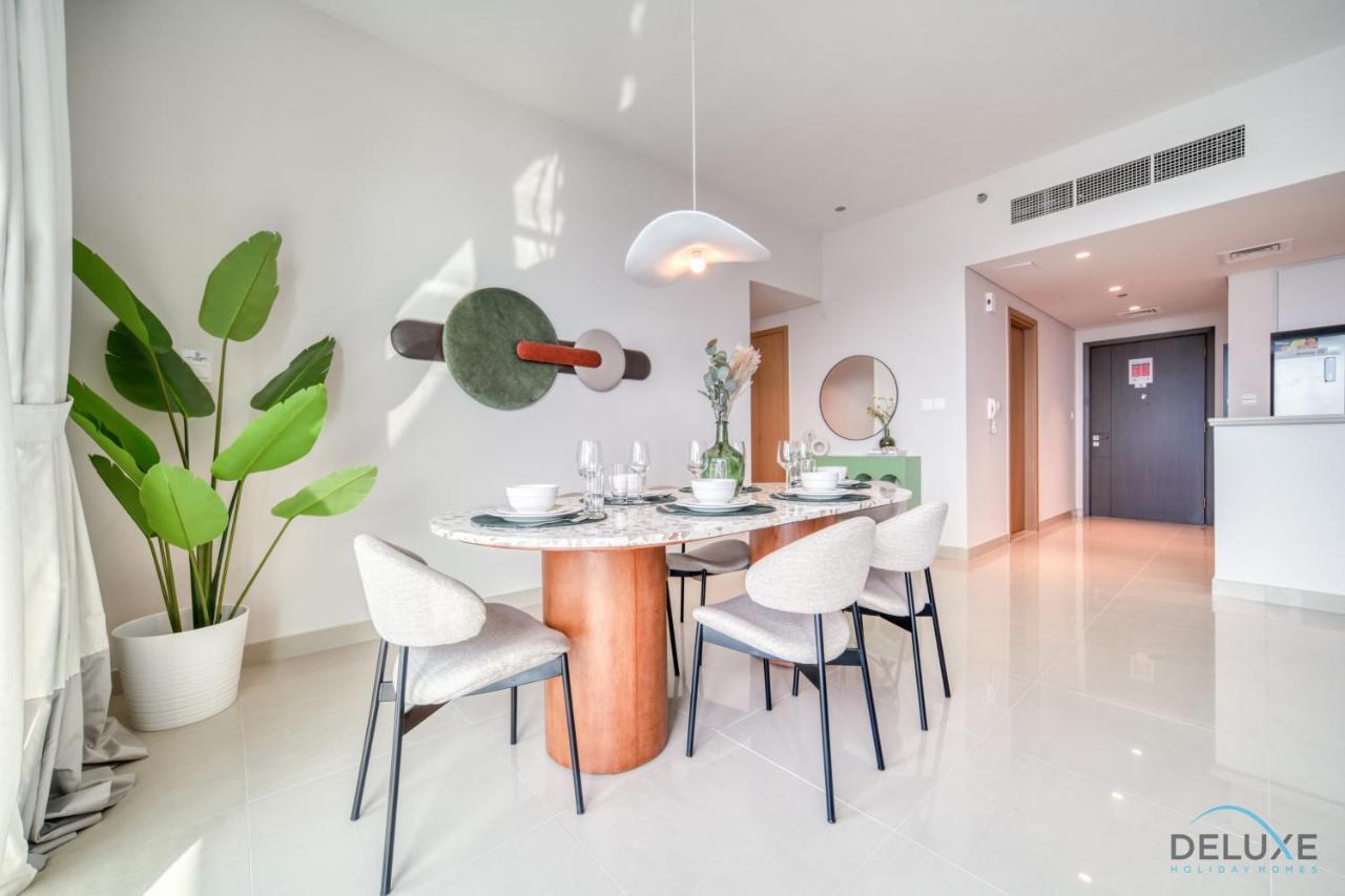 Distinguished 3br With Assistants At Harbour Views Tower 1 By Deluxe Homes Apartment