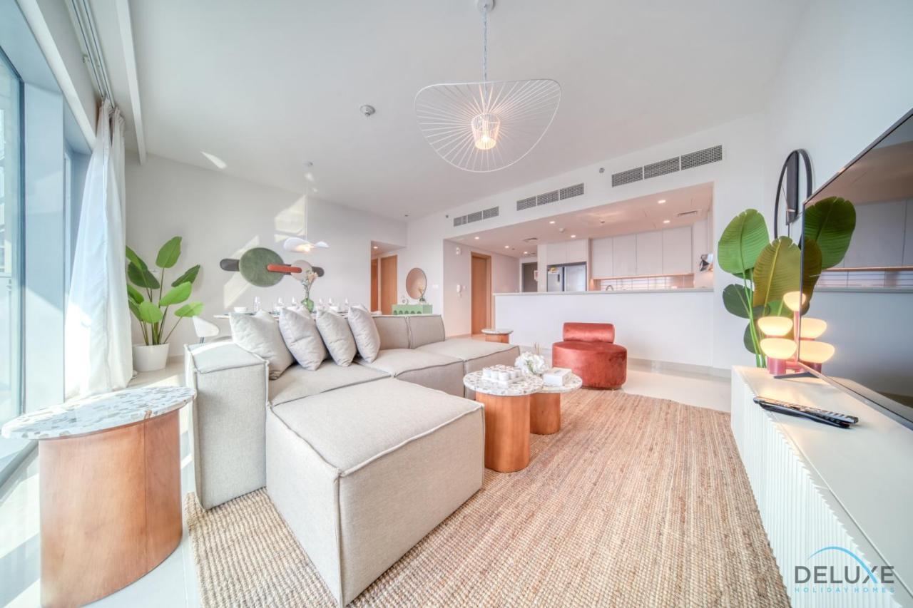 Distinguished 3br With Assistants At Harbour Views Tower 1 By Deluxe Homes Apartment