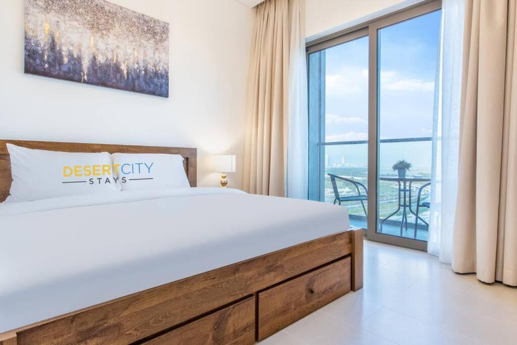 One Bed With Creek Views, Hosted By Desert * Dubai