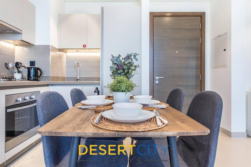 Apartment One Bed With Creek Views, Hosted By Desert