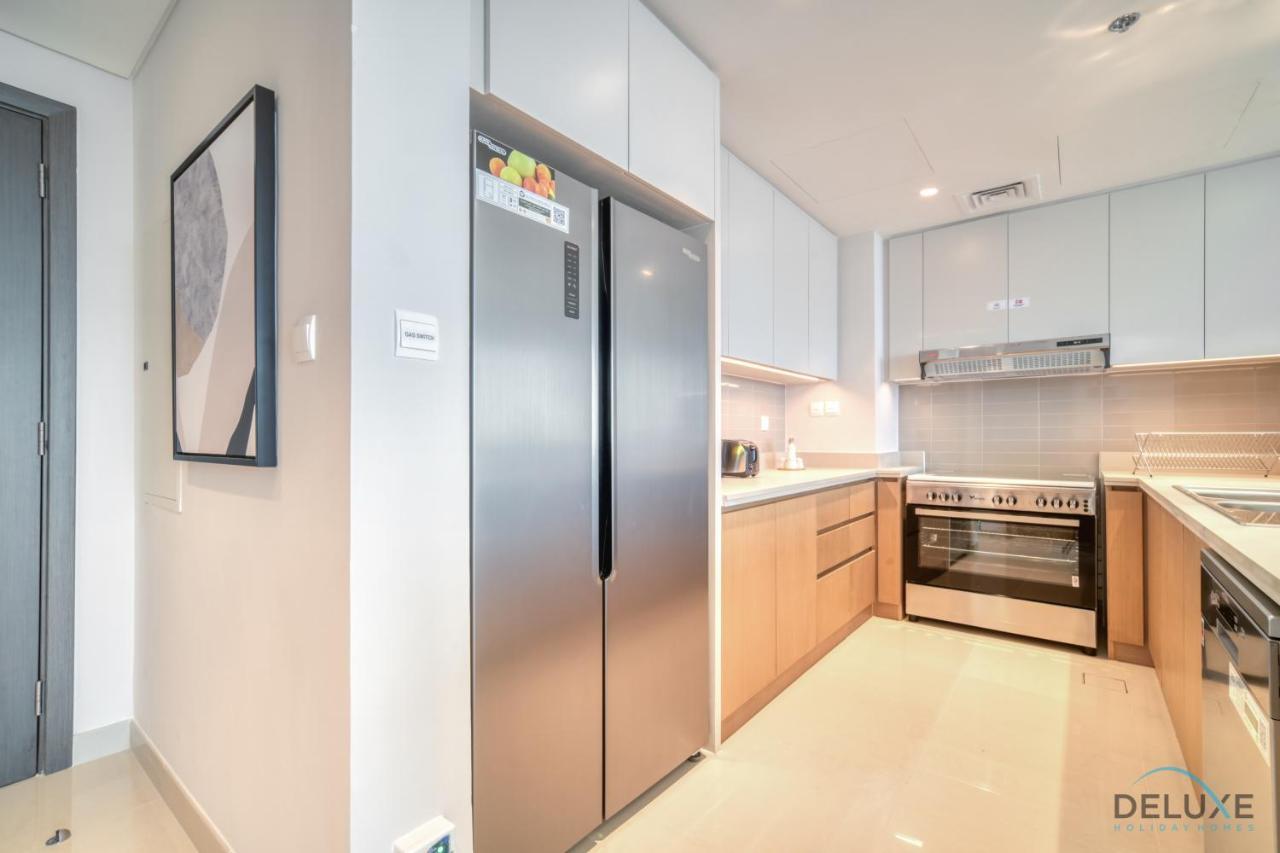 Distinguished 3br With Assistants At Harbour Views Tower 1 By Deluxe Homes Dubai