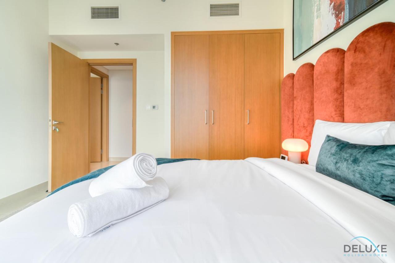 Distinguished 3br With Assistants At Harbour Views Tower 1 By Deluxe Homes Apartment *