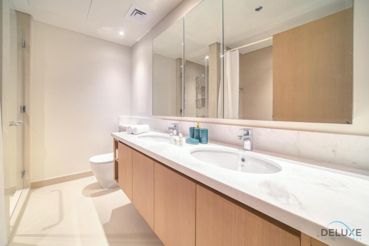 Distinguished 3br With Assistants At Harbour Views Tower 1 By Deluxe Homes Apartment *