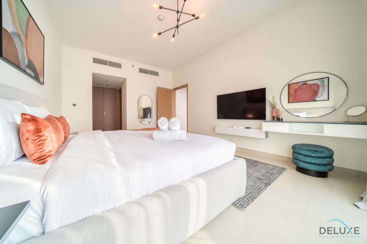 Distinguished 3br With Assistants At Harbour Views Tower 1 By Deluxe Homes Apartment