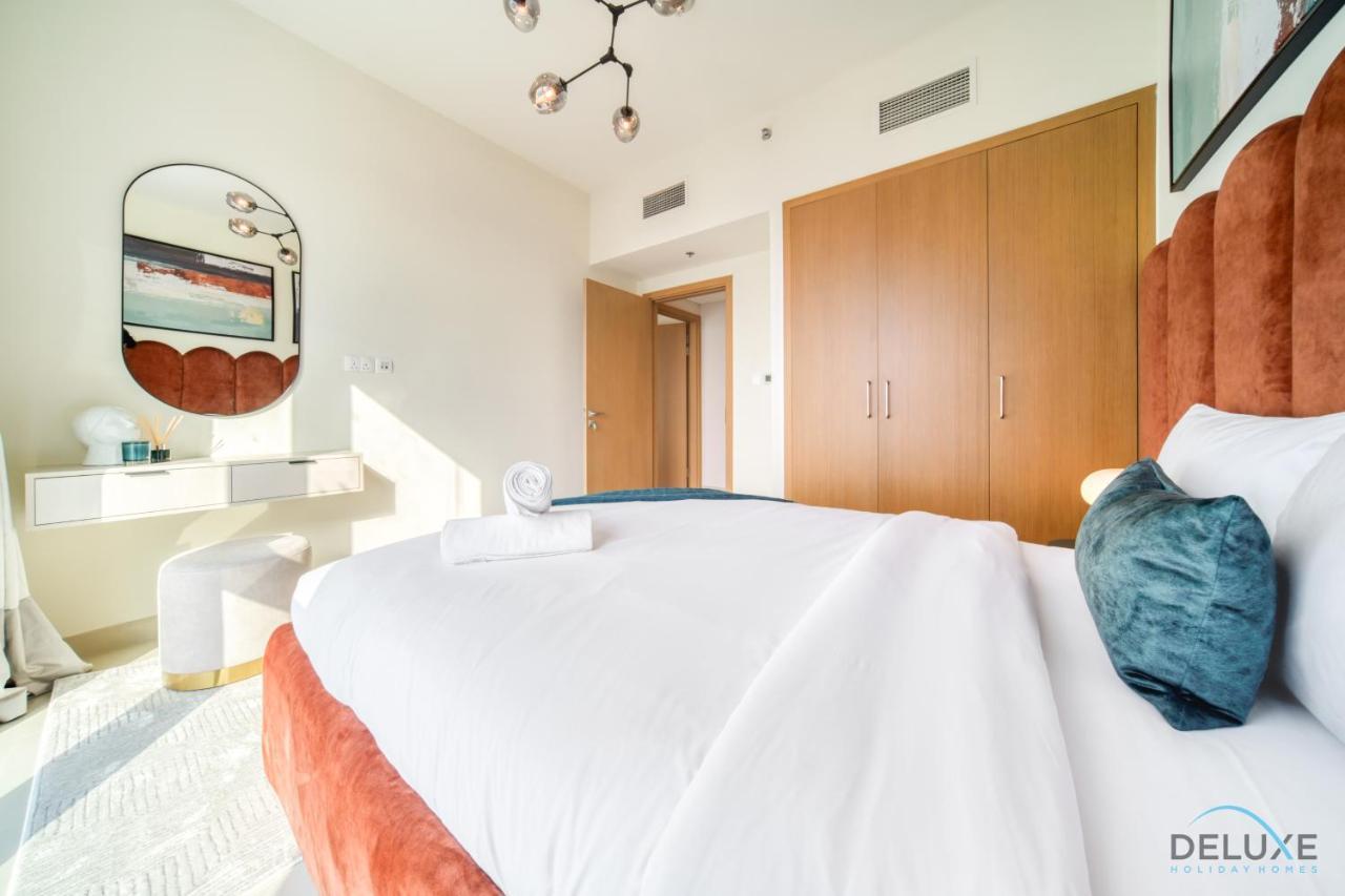 Distinguished 3br With Assistants At Harbour Views Tower 1 By Deluxe Homes Apartment *