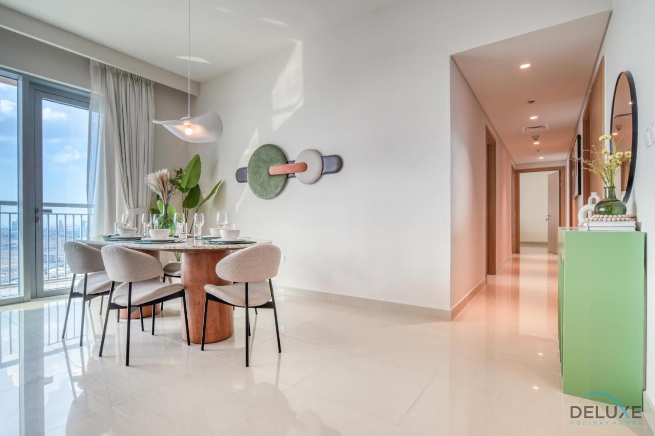Distinguished 3br With Assistants At Harbour Views Tower 1 By Deluxe Homes Dubai