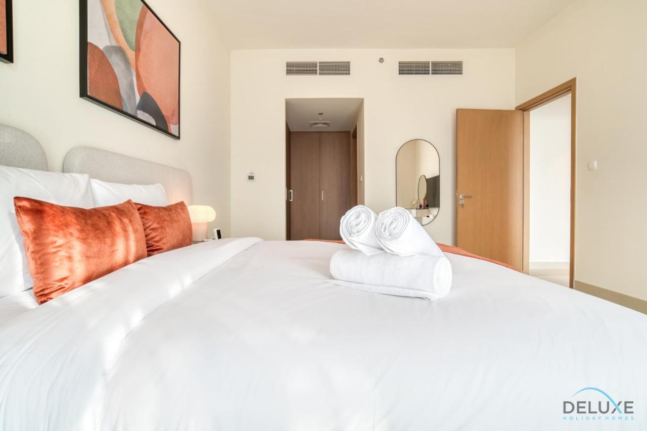 Distinguished 3br With Assistants At Harbour Views Tower 1 By Deluxe Homes Apartment