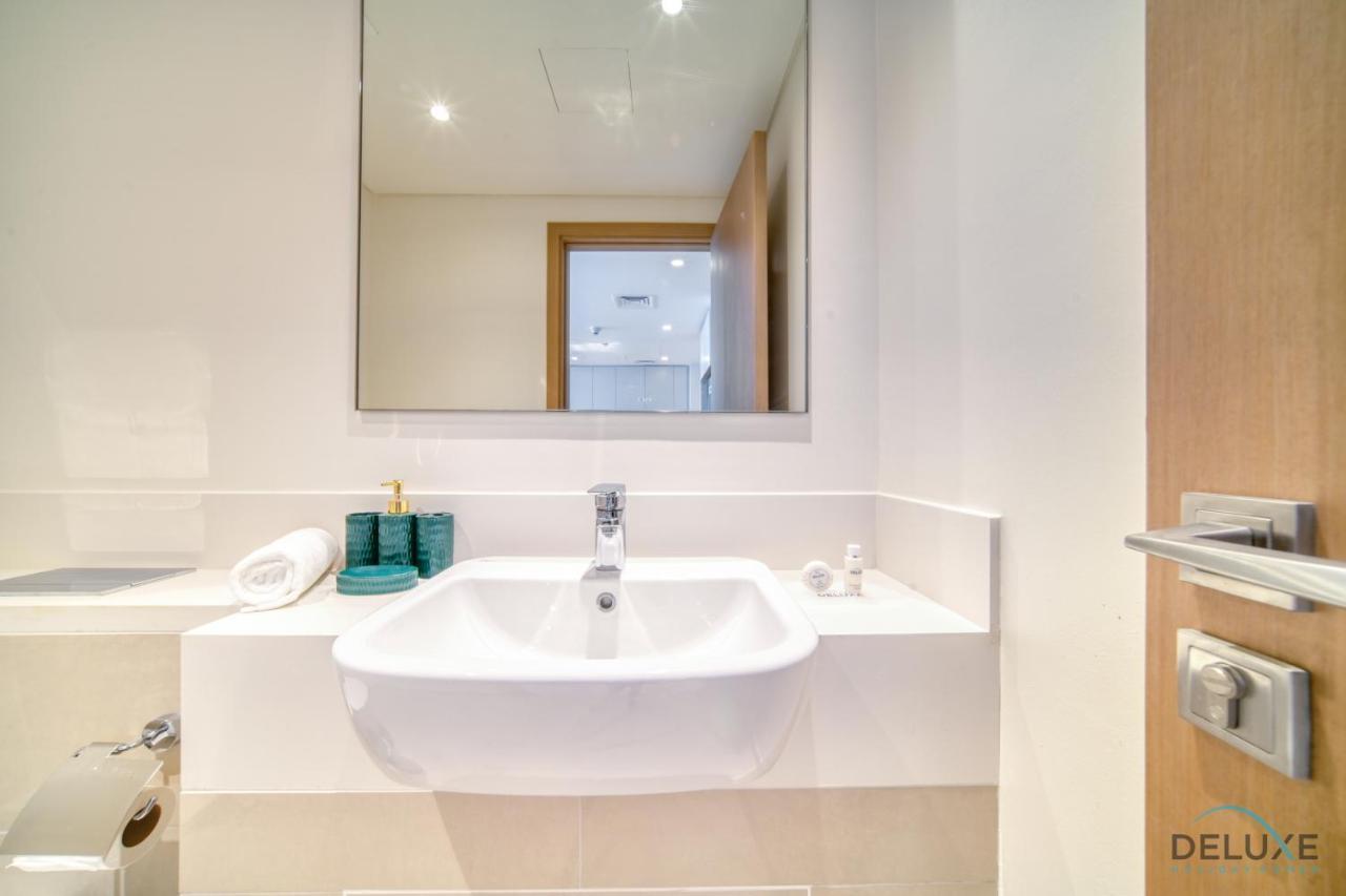 Distinguished 3br With Assistants At Harbour Views Tower 1 By Deluxe Homes * Dubai