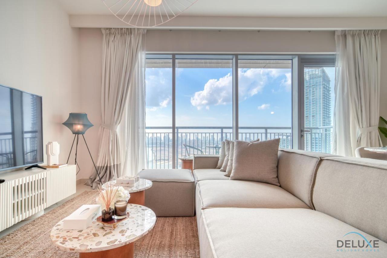 Distinguished 3br With Assistants At Harbour Views Tower 1 By Deluxe Homes