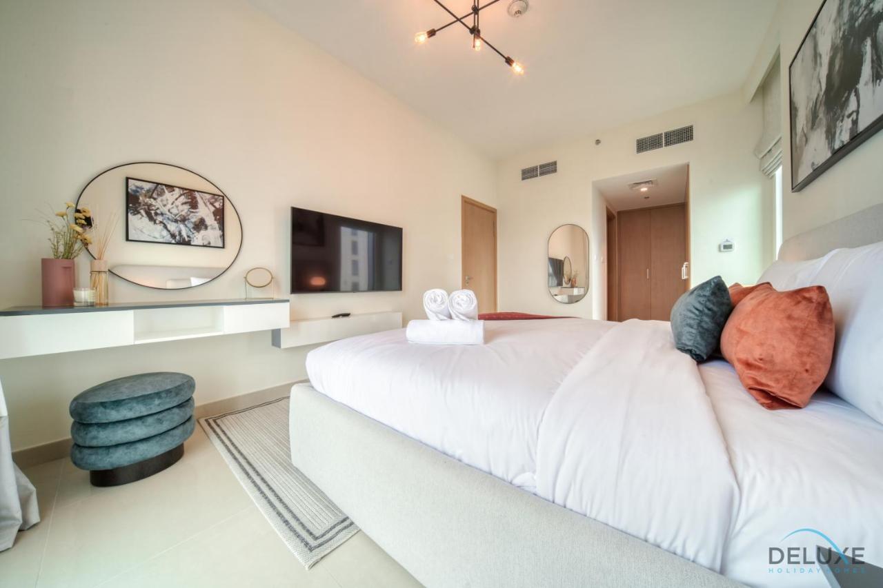 Distinguished 2br At Harbour Views Tower 1 By Deluxe Homes *