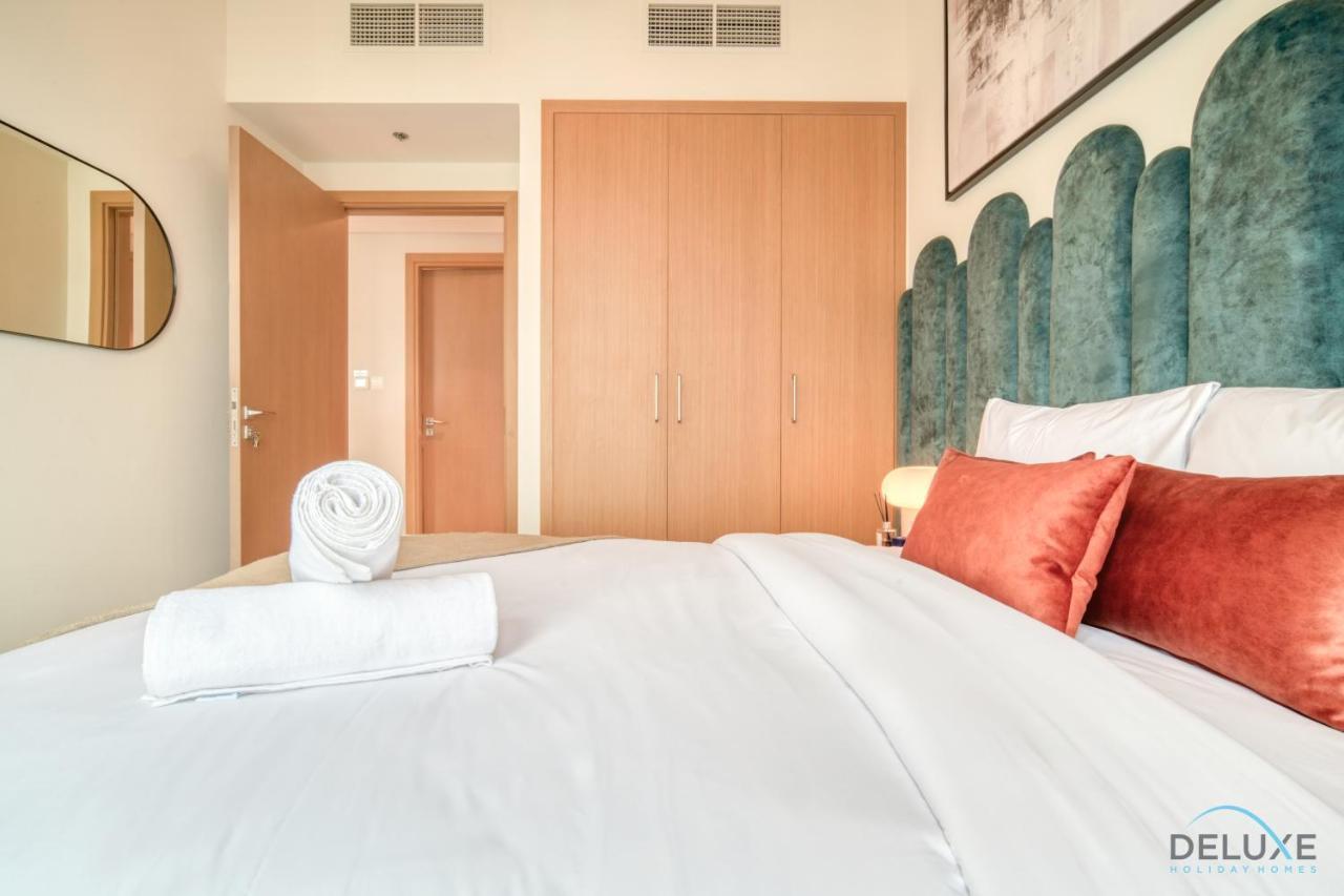 Distinguished 2br At Harbour Views Tower 1 By Deluxe Homes