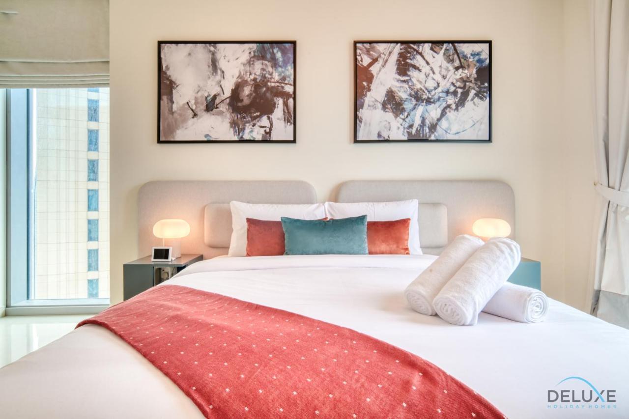 Distinguished 2br At Harbour Views Tower 1 By Deluxe Homes