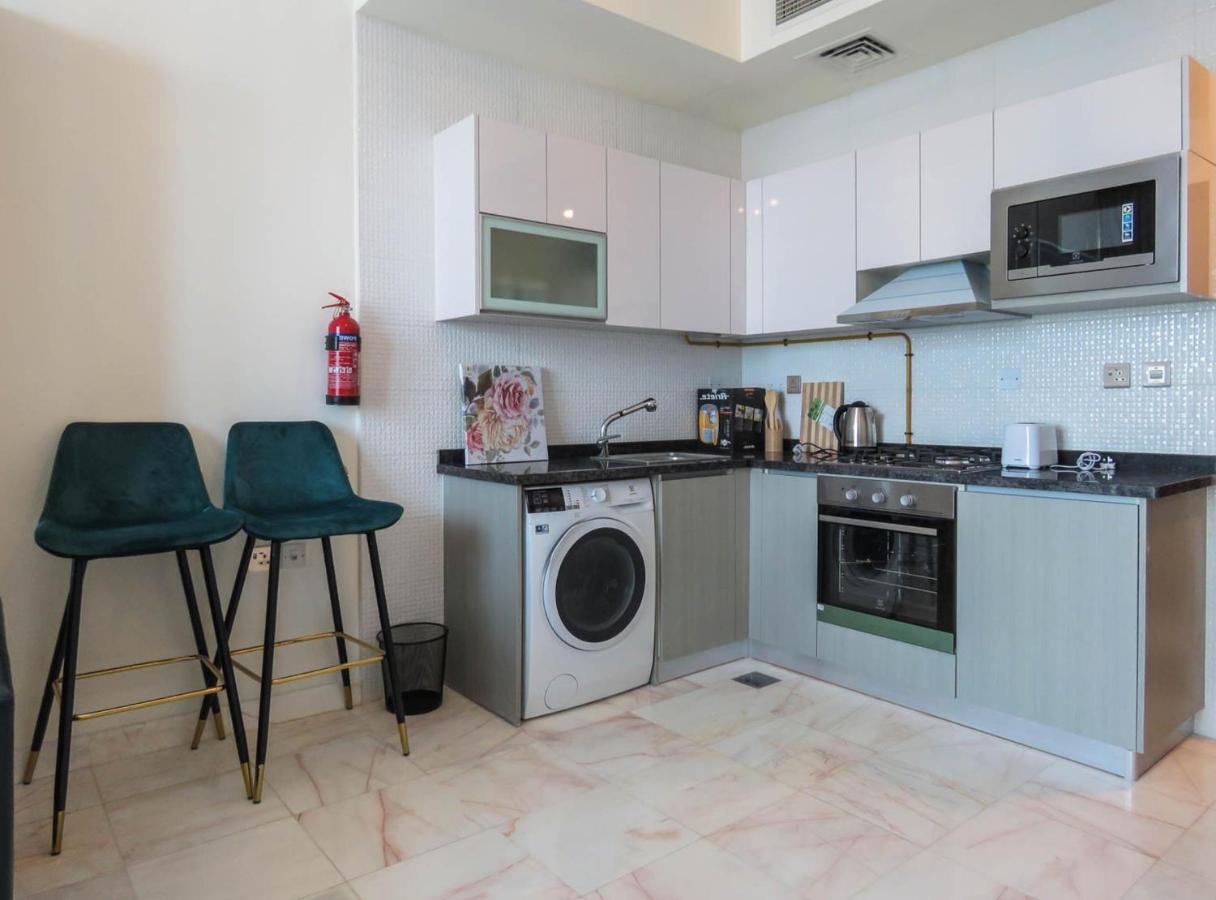 Super Oyo 833 Bayz By Danube Apartment