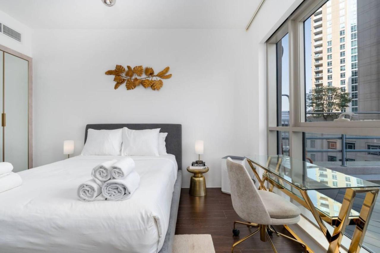 Stylish And Central 1 Bd In Downtown