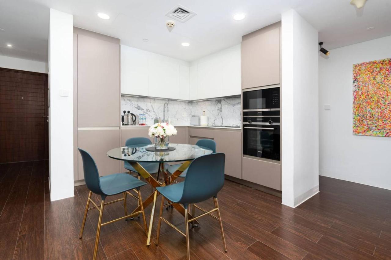 Stylish And Central 1 Bd In Downtown