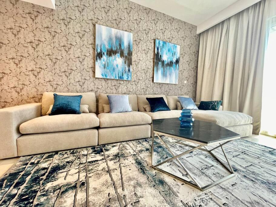 Elegant & Chic 2bedroom Balcony Creek Waterfront Dubai