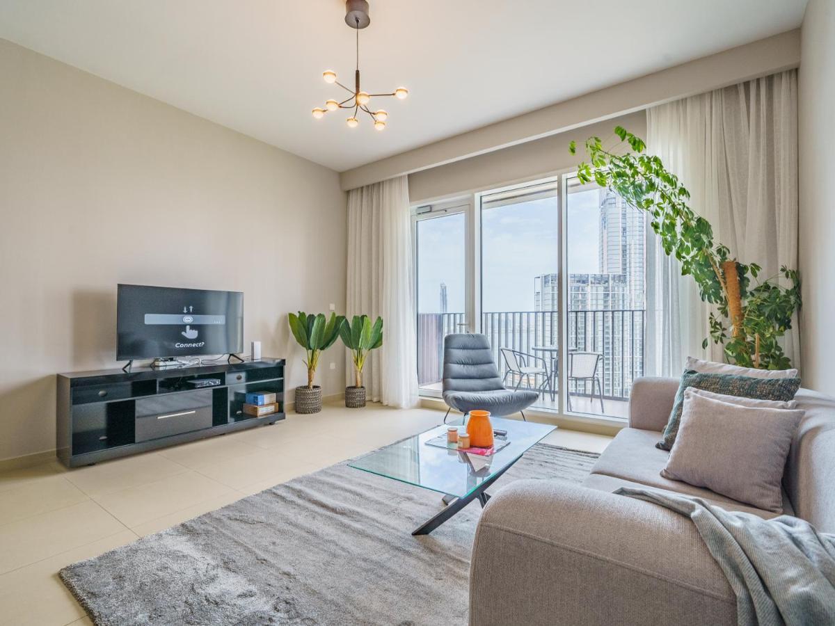 Fancy With Mesmerizing Canal Views Apartment *