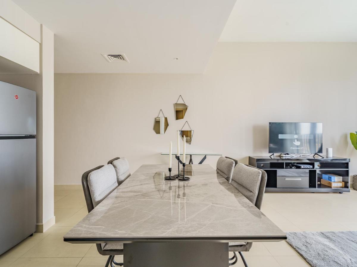 Fancy With Mesmerizing Canal Views Apartment
