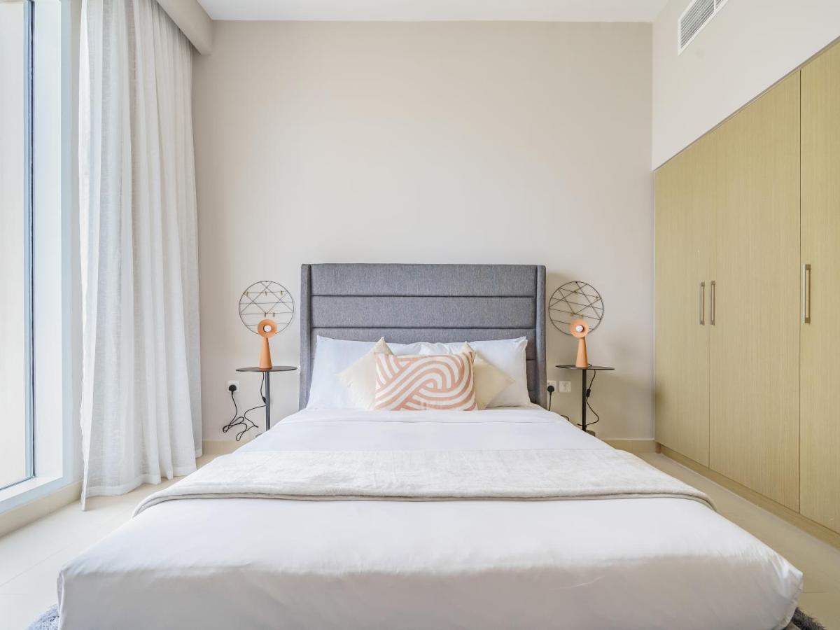 Apartment Fancy With Mesmerizing Canal Views Dubai
