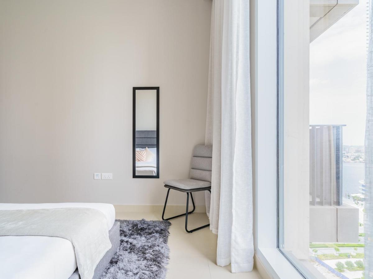 Fancy With Mesmerizing Canal Views Apartment