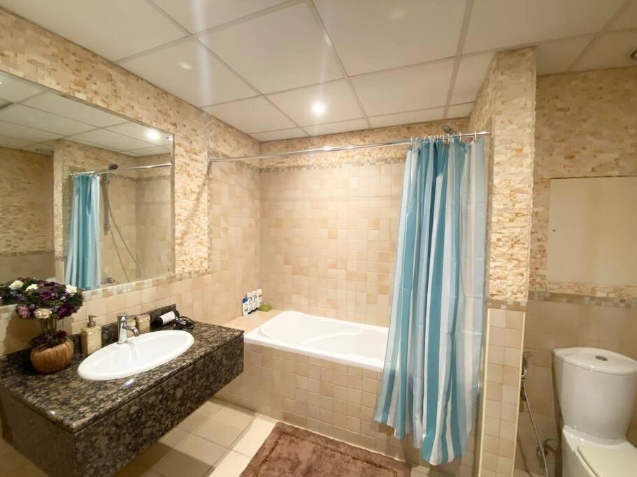 Apartment Jbr 3 Bedroom Specious