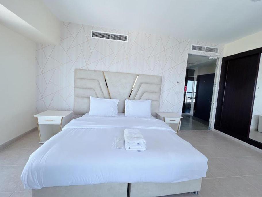 7001r1 Zingo - With Full Sea View At Marina * Dubai
