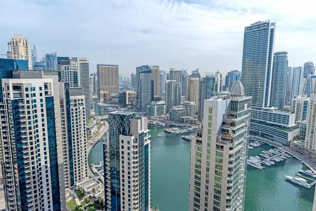 Apartment Dominant View Of Marina