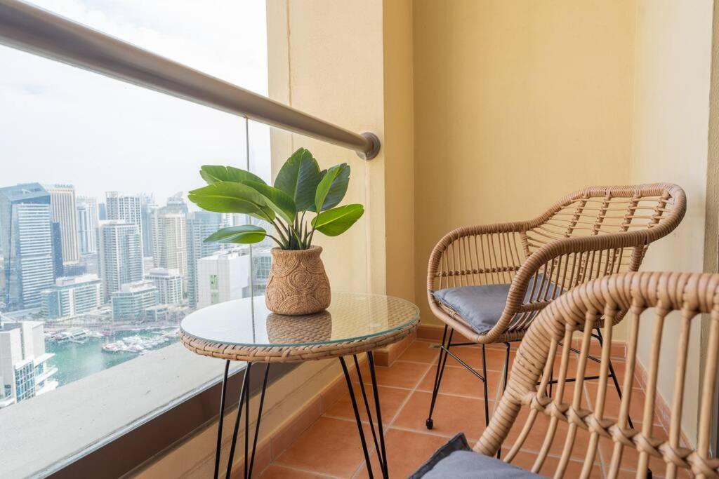 Dominant View Of Marina Apartment *