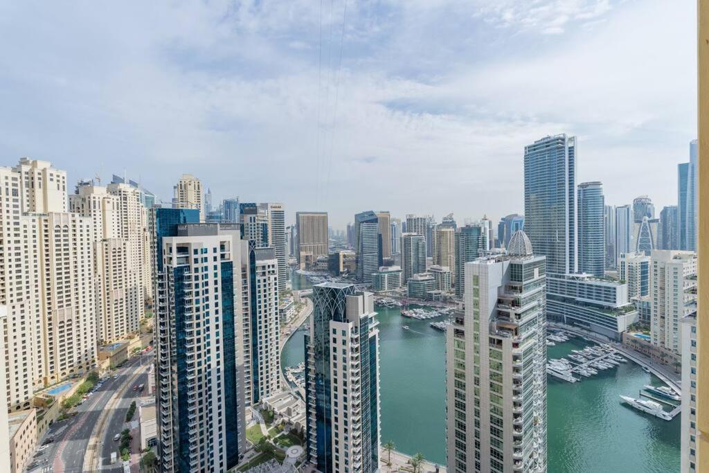 Apartment Dominant View Of Marina
