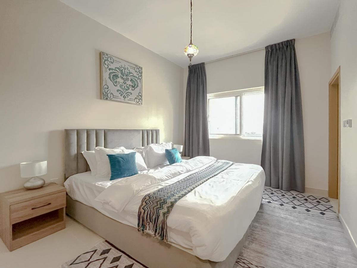 Trophy - Bella Garden Apartment
