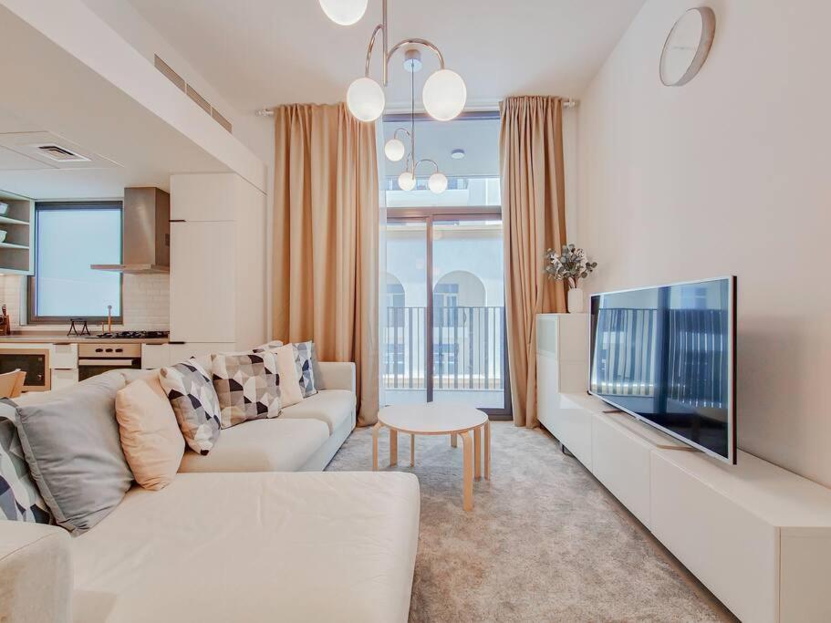 Modern And Stylish 1 Bedroom In Belgravia Heights 1 Jvc