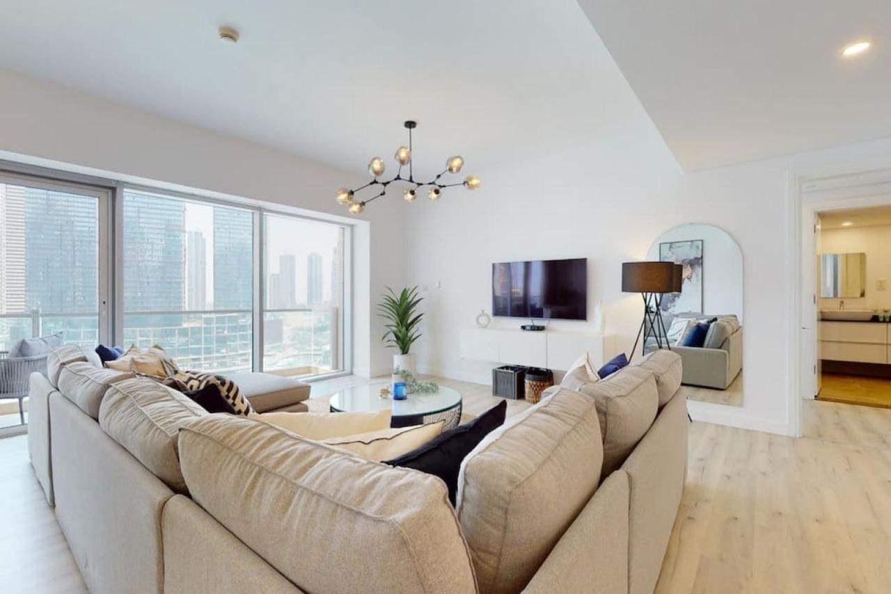 Marina Tower, Marina - Exquisite Three Bedroom Apartment Dubai