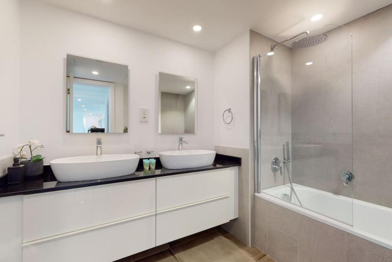 Marina Tower, Marina - Exquisite Three Bedroom Apartment *