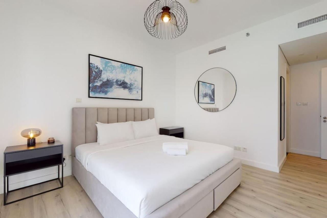 Marina Tower, Marina - Exquisite Three Bedroom * Dubai
