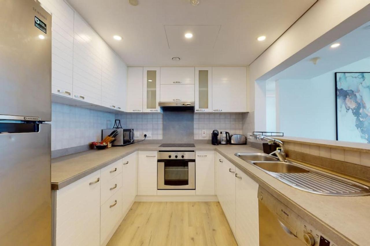 Marina Tower, Marina - Exquisite Three Bedroom Dubai